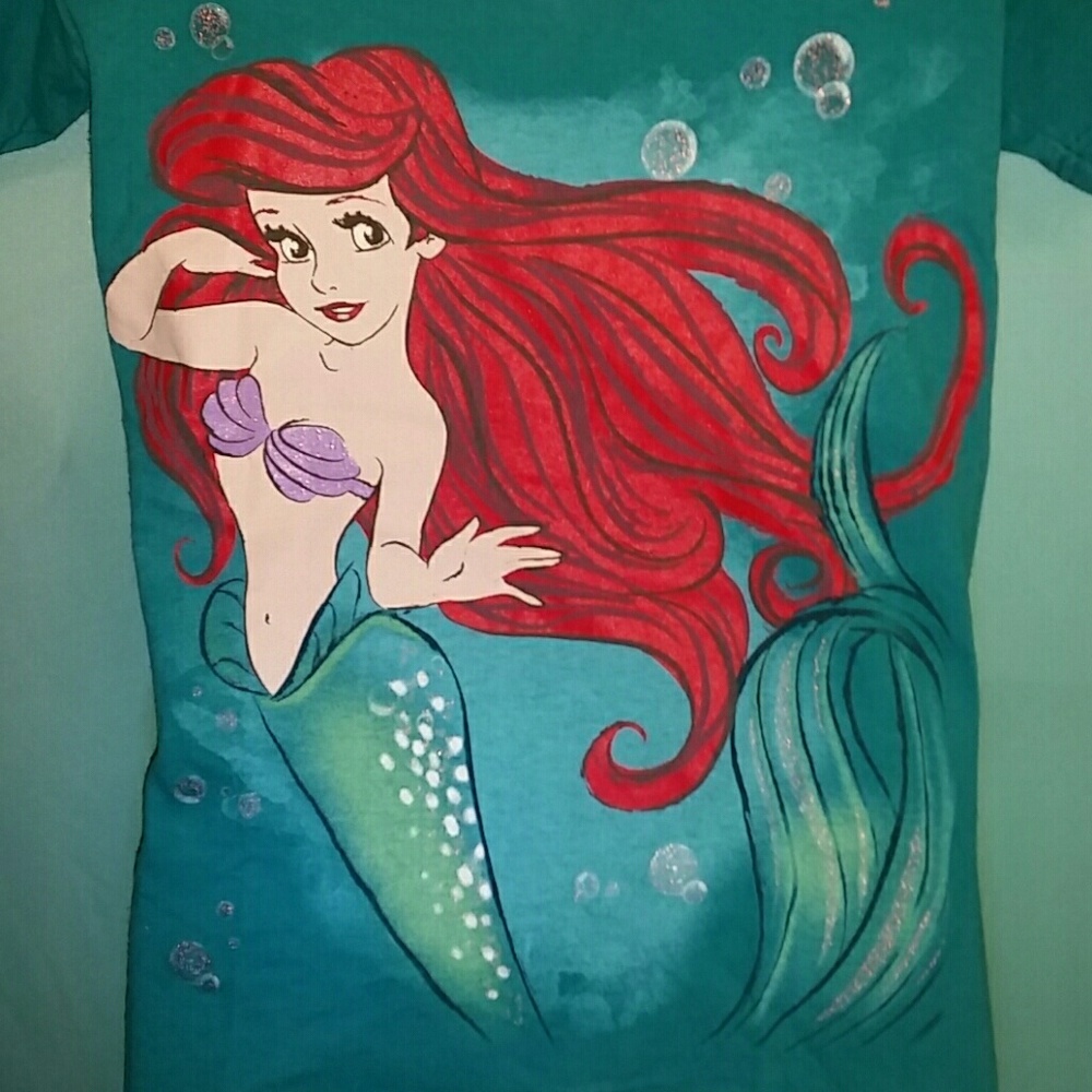 Disney Little Mermaid Ariel v neck T-shirt